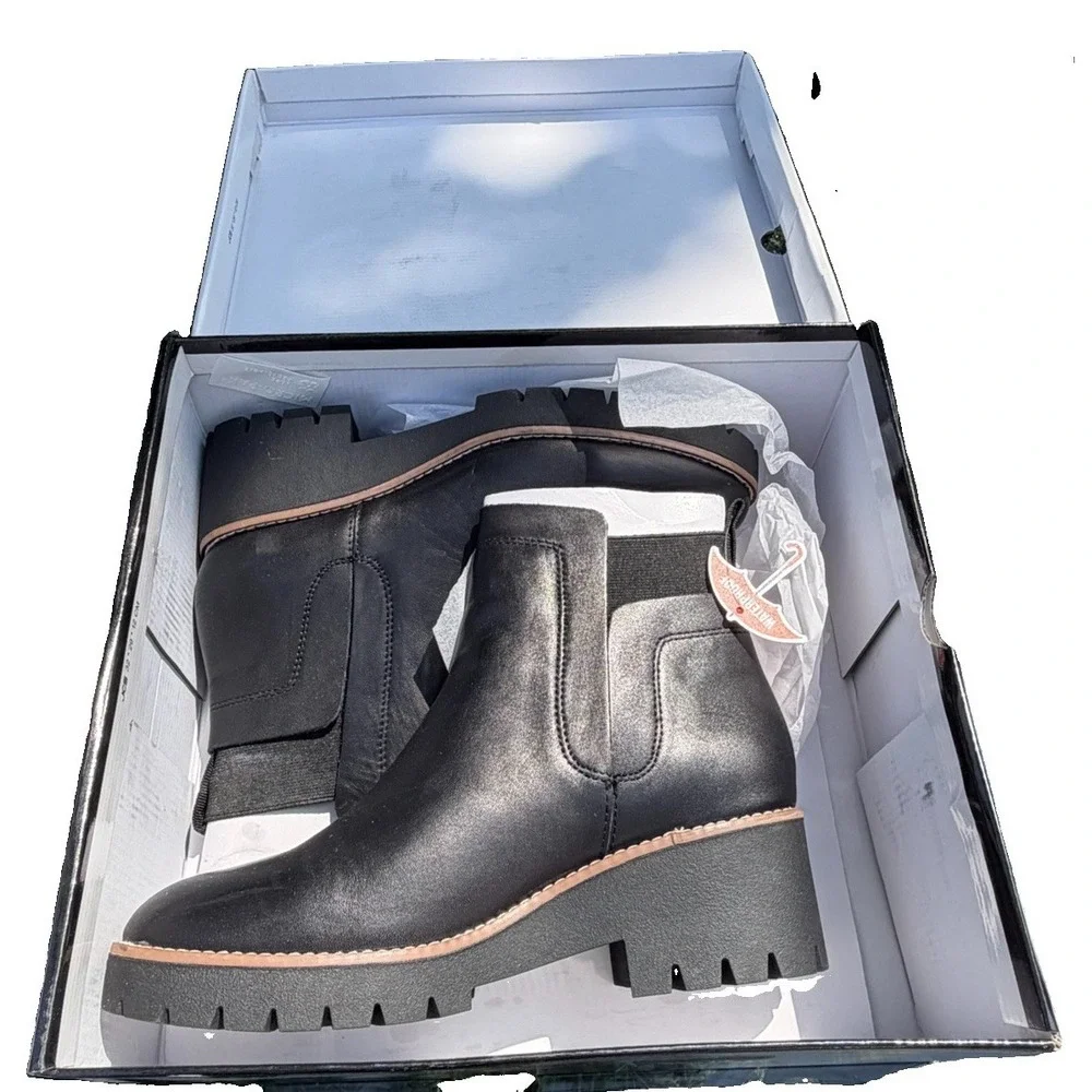 Blondo Danika Waterproof Chelsea Ankle Boots Women's US 9 Black Leather NWB